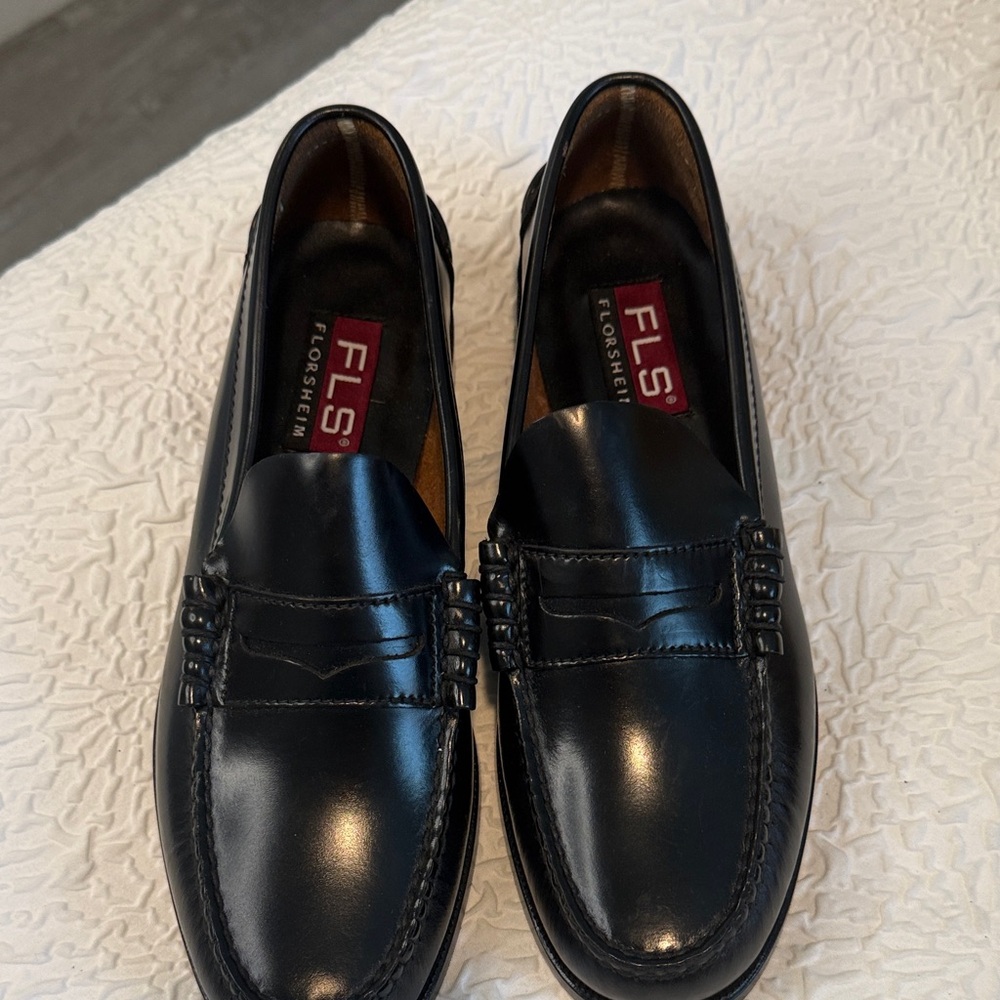 Florsheim Classic NWOT Black Leather Loafers